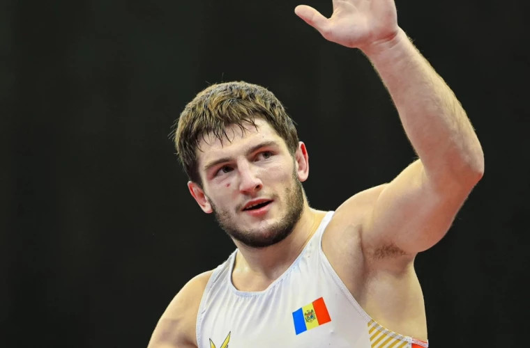Виталий Ерёменко завоевал серебро на чемпионате мира по борьбе в Сербии