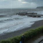 Во Франции ураган "Бенжамен" оставил 140 тысяч домов без электричества