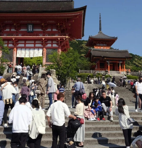 Япония рассматривает повышение визовых сборов для иностранных туристов