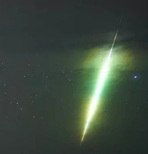 Зелёный метеор пролетел над Ноттингемом, его заснял инженер-программист Николас Шэнкс