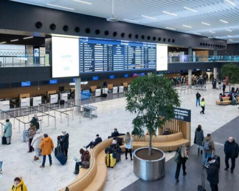 Аэропорт Вильнюса не работал всю ночь из-за метеошаров в воздушном пространстве