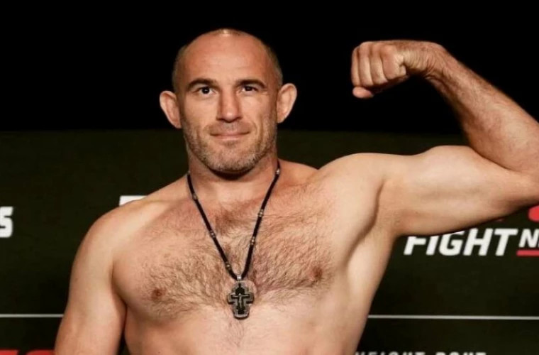 Алексей Олейник анонсировал прощальный бой в Москве в июне 2024 года