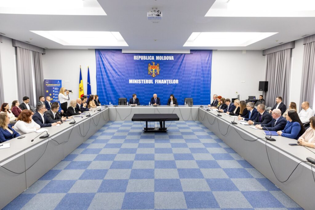 Андриан Гаврилицэ представлен в должности министра финансов правительством Молдовы