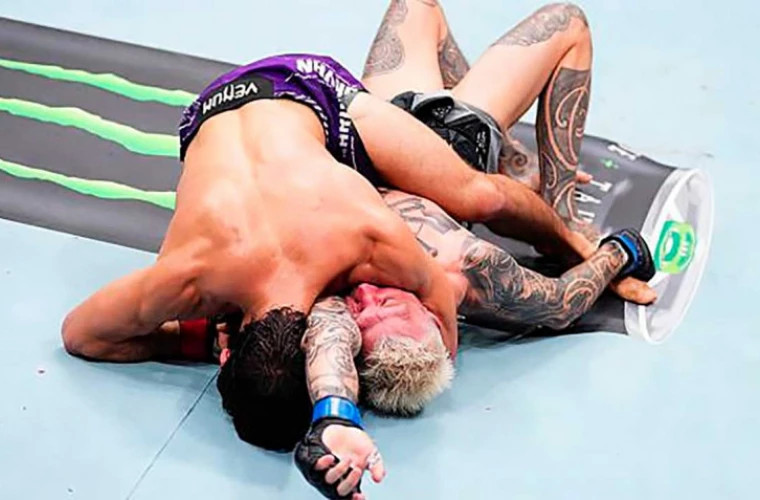 Арман Царукян победил Дэна Хукера на UFC Fight Night 265 в Катаре