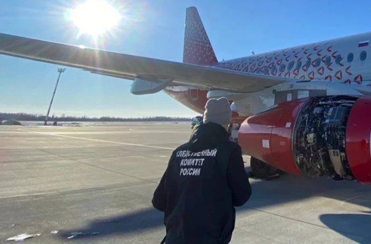 Аварийная посадка самолета в Хабаровске: повреждение обшивки стало причиной изменения маршрута