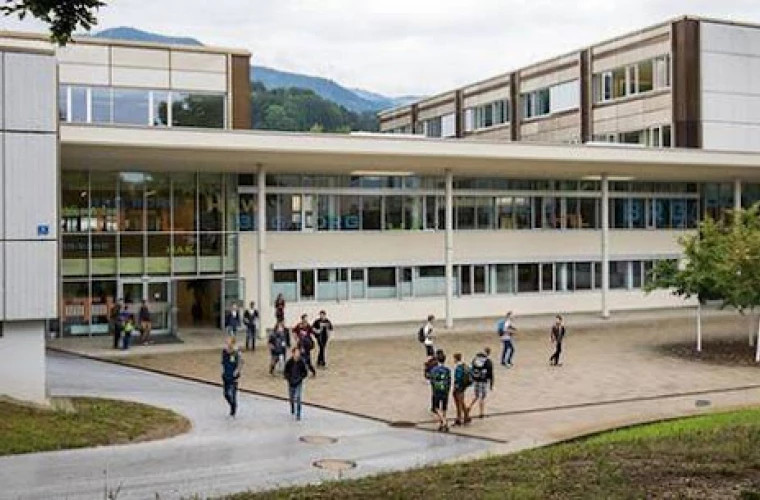 Австрийское правительство вводит запрет на исламские головные уборы в школах с 2026 года