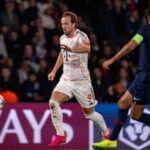 «Бавария» обыгрывает «ПСЖ» в Париже с минимальным счётом 2:1 в напряжённом матче