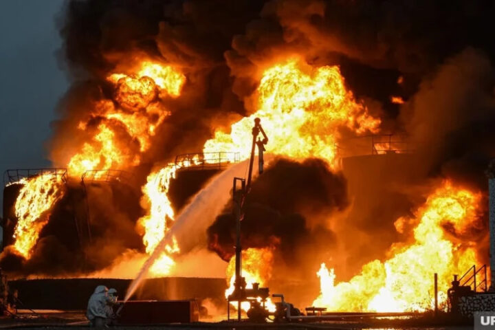 Беспилотники Украины атаковали порт Туапсе, вызвано возгорание танкера