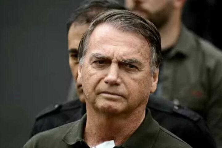 Болсонару просит суд о домашнем аресте из-за проблем со здоровьем