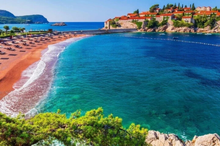 Черногория отменит безвизовый режим для россиян с осени следующего года