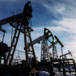 Цены на нефть растут на международных рынках после введения санкций США против России