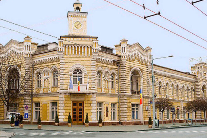 Кишинёвский мунсовет утвердил выплаты зарплат учителям без участия фракции ПСРМ