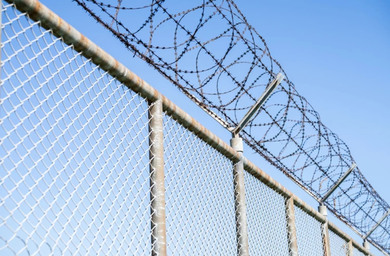 Два заключённых сбежали из тюрьмы, использовав диск от пилы, доставленный дроном