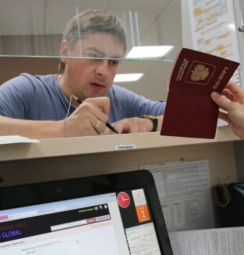 Еврокомиссия прекратила выдачу шенгенских мультивиз россиянам