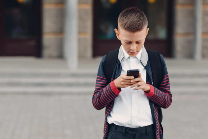 Европейский парламент предложил установить минимальный возраст для регистрации в соцсетях на уровне 16 лет