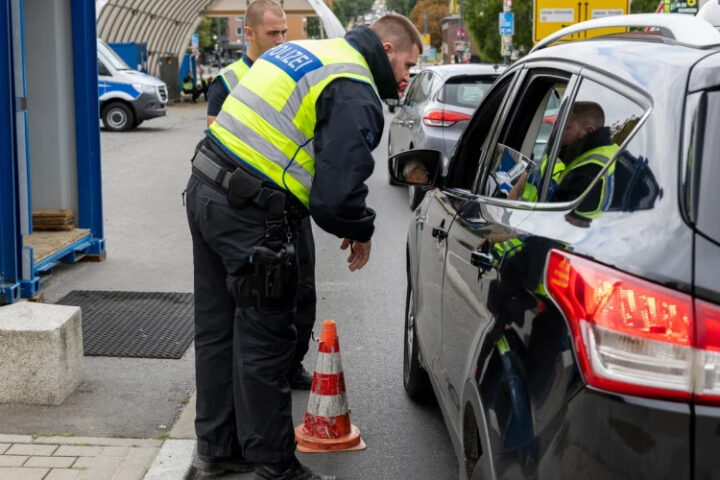 Германия запретила въезд почти 19 тысячам граждан после усиления пограничного контроля