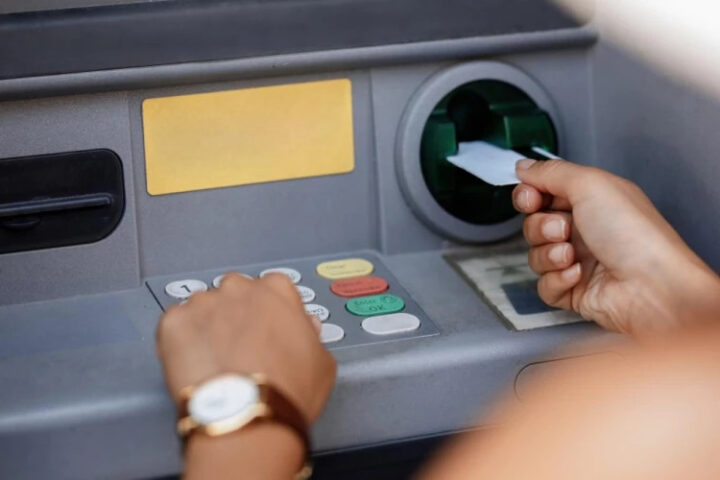 Ирландия обязала банки обеспечивать доступ к банкоматам на расстоянии 10 километров от населения