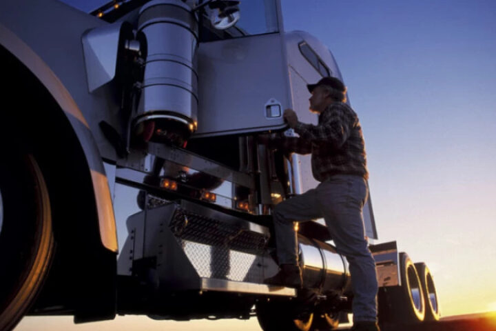 Калифорния аннулирует 17 000 водительских прав иммигрантов из-за истекшего срока действия