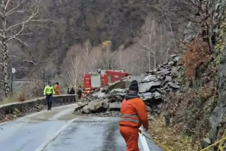 Камни на Трансфэгэрэшане блокировали движение в Румынии на четыре часа