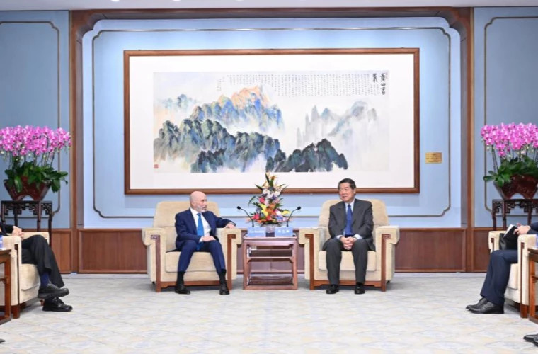 Китай стремится к стабильному развитию торговых отношений с США, заявляет вице-премьер Хэ Лифэн