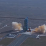 Космический корабль "Шэньчжоу-22" успешно состыковался с китайской орбитальной станцией