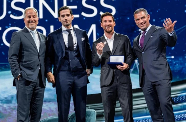 Лионель Месси получает ключ от Майами от мэра Фрэнсиса Суареса