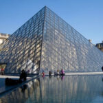 Лувр закрыл галерею античного искусства из-за опасений по неустойчивости здания