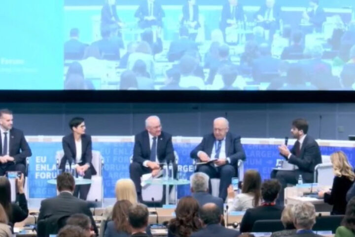 Марта Кос тепло встретила Александра Мунтяну на форуме по расширению ЕС в Брюсселе