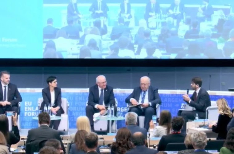 Марта Кос тепло встретила Александра Мунтяну на форуме по расширению ЕС в Брюсселе