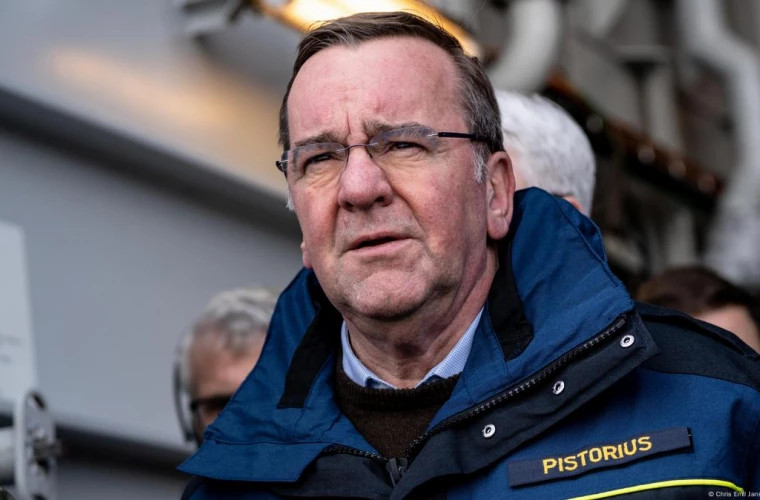 Министр обороны Германии стал персонажем комикса «Астерикс в Лузитании»