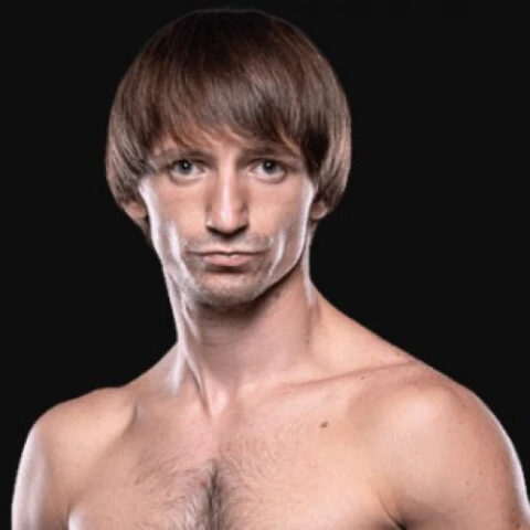 Молдавский боец Валерий Струнгарь нокаутировал тайского соперника на турнире в Бангкоке