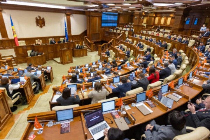 Молдова расторгает три соглашения с СНГ, включая безвизовый режим для граждан