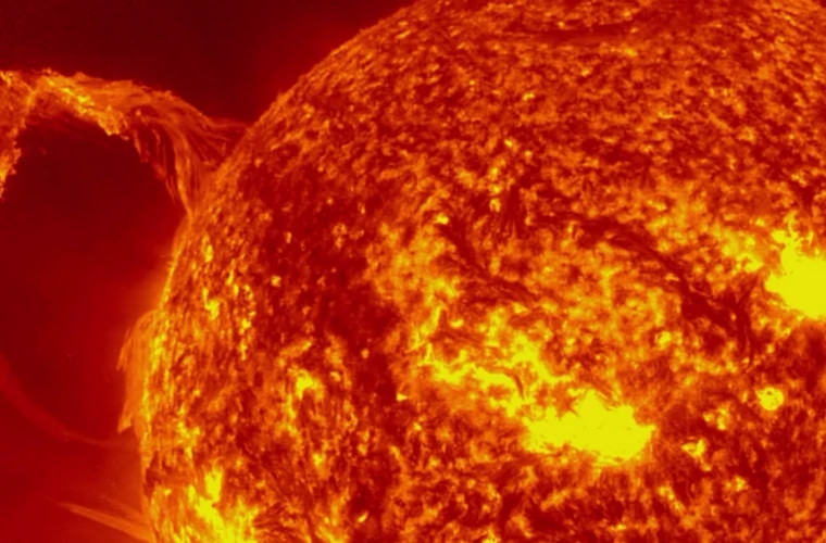 На Солнце зарегистрирована мощная солнечная вспышка класса M3.5 4 ноября