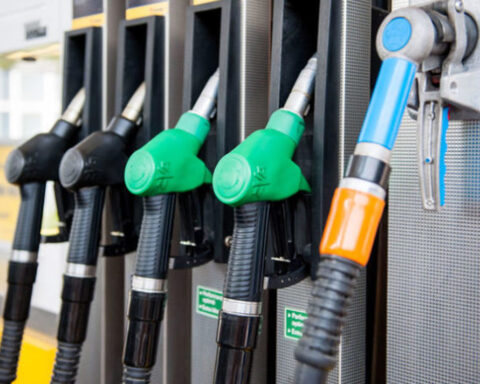 НАРЭ: санкции США против российских нефтяных компаний способствуют росту цен на топливо в Молдове