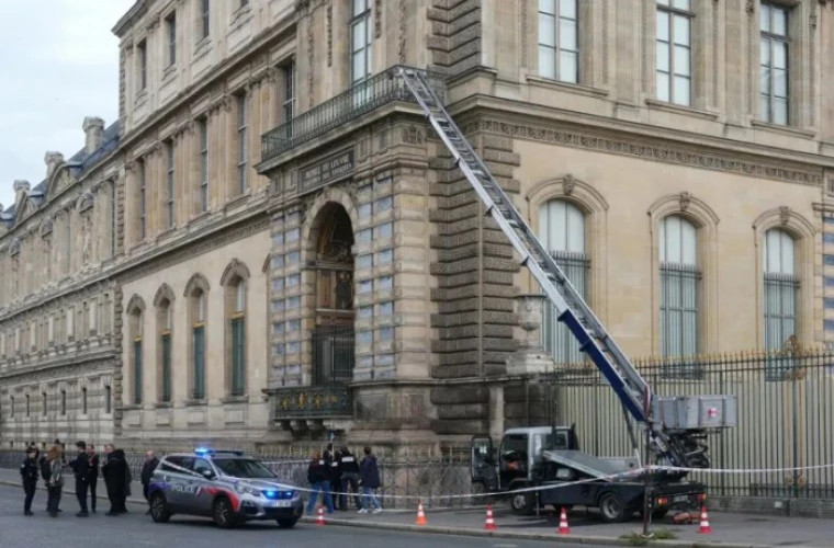 Одна из подозреваемых в ограблении Лувра освобождена под судебный надзор