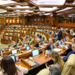 Парламент Молдовы утвердил поправки к госбюджету в первом чтении, оппозиция критически относится к спешке