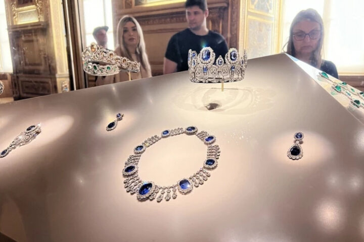 Похитители пытались продать драгоценности из Лувра израильской компании через даркнет