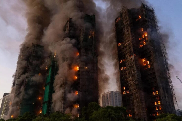 Пожар в жилом комплексе Тай По в Гонконге: несколько погибших и пострадавших