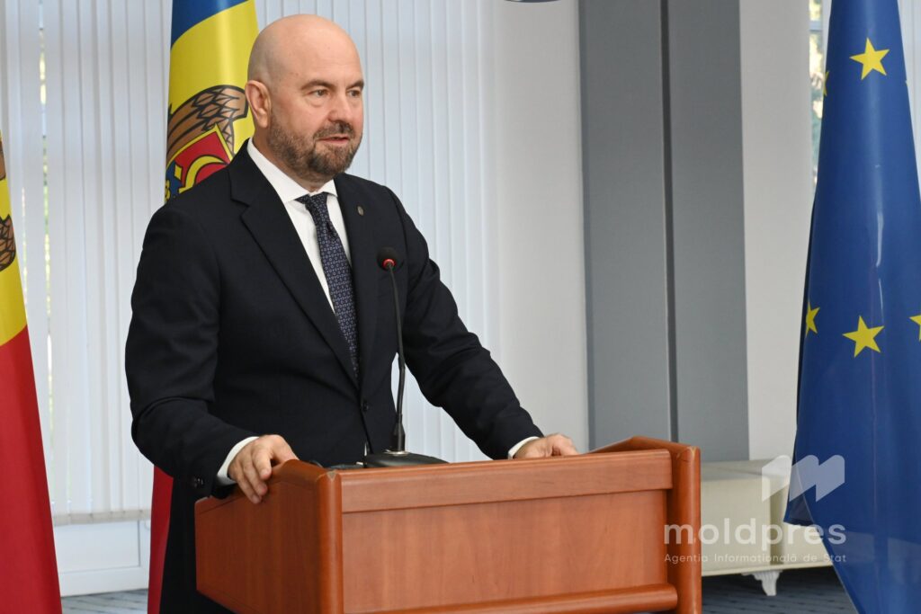 Правительство изучает меры по бесперебойному снабжению Кишиневского аэропорта топливом