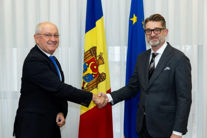 Премьер Александр Мунтяну обсудил с послом Румынии сотрудничество Молдовы и Румынии