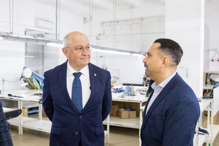 Премьер-министр Александр Мунтяну посетил текстильную фабрику Costa Smeralda в Унгенах
