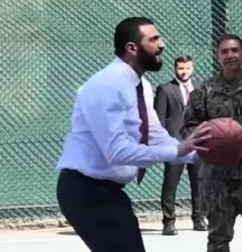 Президент Сирии начал визит в США с баскетбольного матча с американскими офицерами