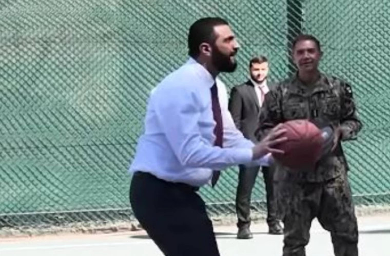 Президент Сирии начал визит в США с баскетбольного матча с американскими офицерами