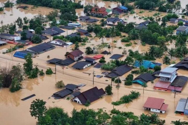 Рекордные наводнения в Таиланде унесли жизни 18 человек, власти mobilizуют помощь