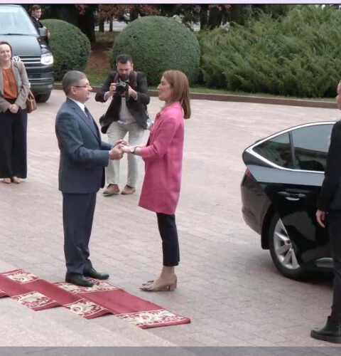 Роберта Метсола начала визит в парламент Молдовы и выступит с речью