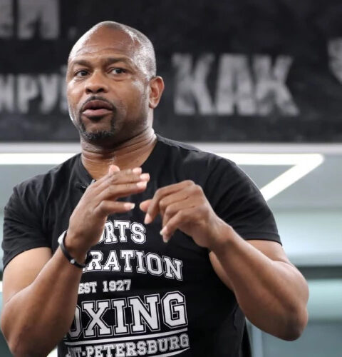 Рой Джонс помогает Эрролу Спенсу в возвращении на ринг после двухлетнего перерыва