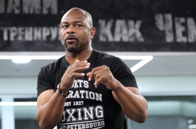 Рой Джонс помогает Эрролу Спенсу в возвращении на ринг после двухлетнего перерыва