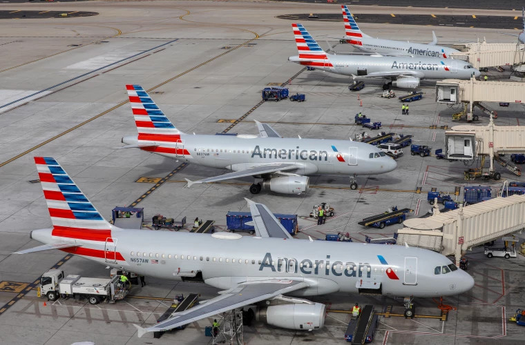 Сбои в расписании авиаперевозчиков США сохраняются из-за шатдауна정부