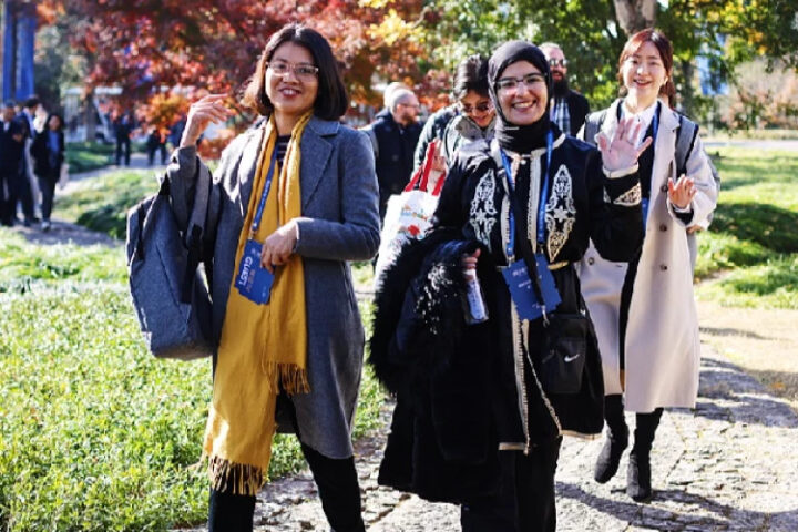 Си Цзиньпин призвал молодых синологов содействовать взаимопониманию между Китаем и миром