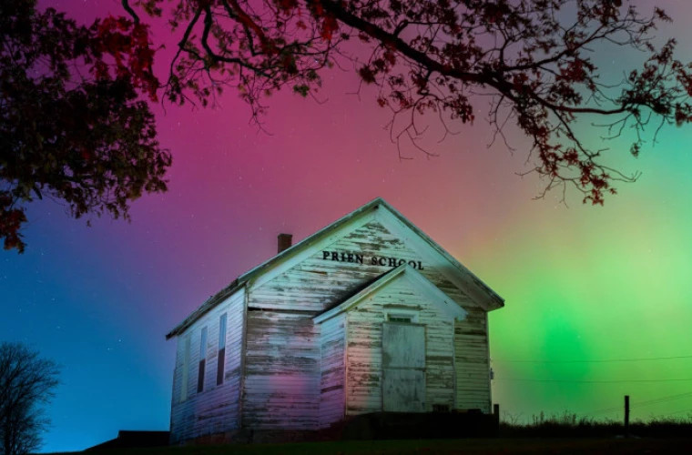 Сильная геомагнитная буря подарила северное сияние жителям США